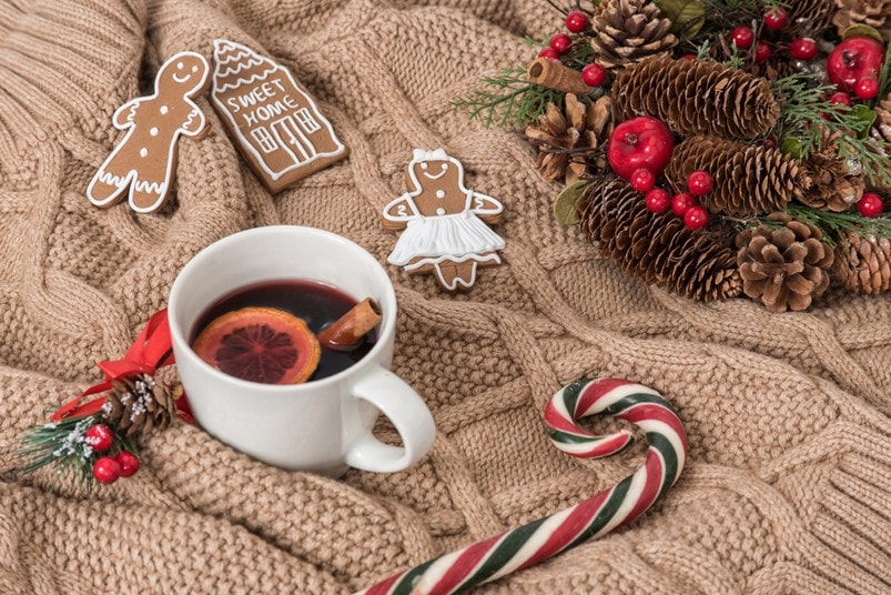 Cozy christmas with mulled wine gingerbread cookies